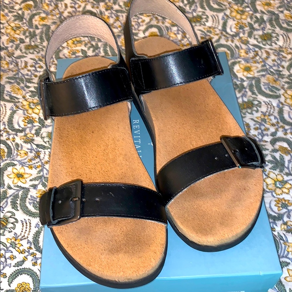 REVITALIGN Black Excursion Women's Sandals